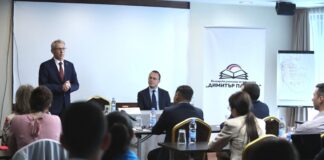 Акад. Николай Денков