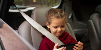 Дете в детско столче