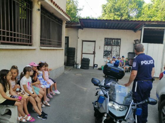 Полиция, деца