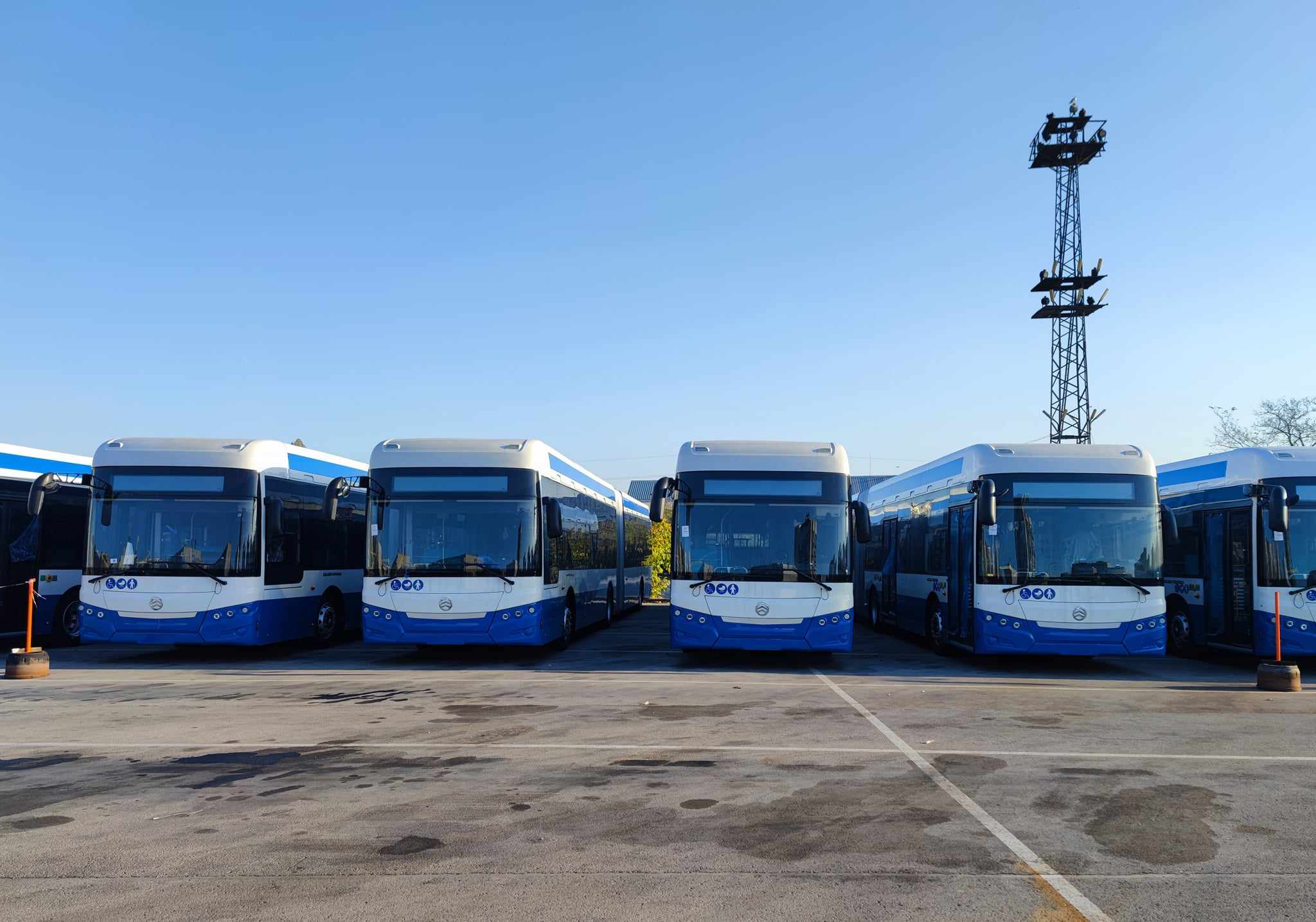 Градски транспорт ЕАД Варна търси да назначи шофьори на автобуси и