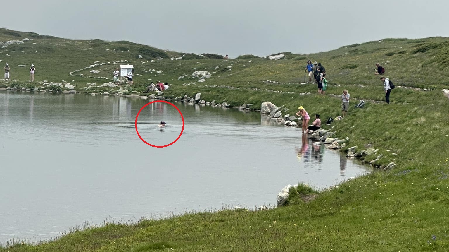 Пореден турист реши да се изкъпе в едно от Седемте