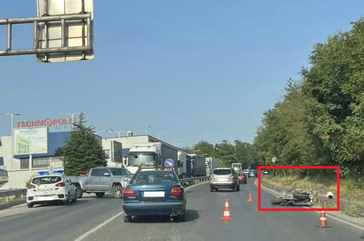 Изходът на Велико Търново е блокиран заради катастрофа между кола