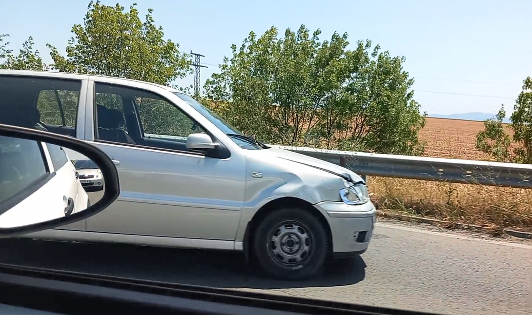 Пътнотранспортно произшествие е възникнало по пътя Бургас-кв. Сарафово“. За това