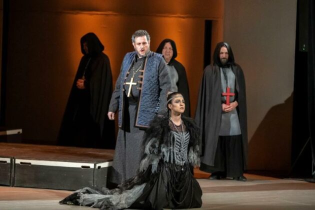 „Сцена на вековете“