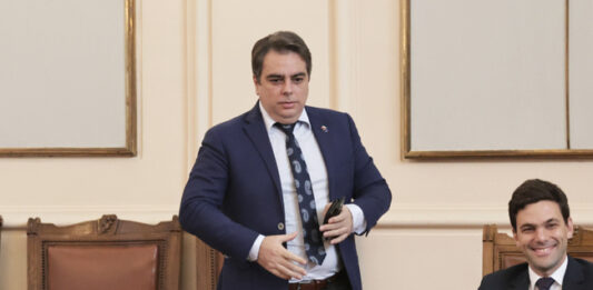 Министър Асен Василев