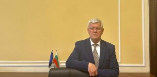 Министър Кирил Вътев