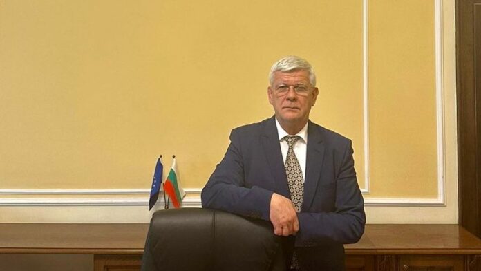 Министър Кирил Вътев