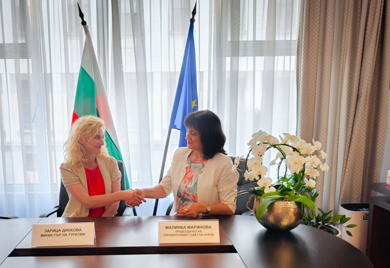 Министър Зарица Динкова и Малинка Маринова
