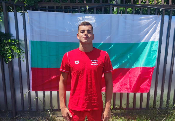 Най добрият български плувец Петър Мицин влезе с първо време във