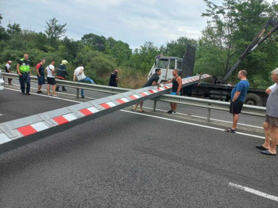 Блокиран път