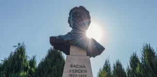 Паметник на Васил Левски