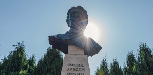 Паметник на Васил Левски