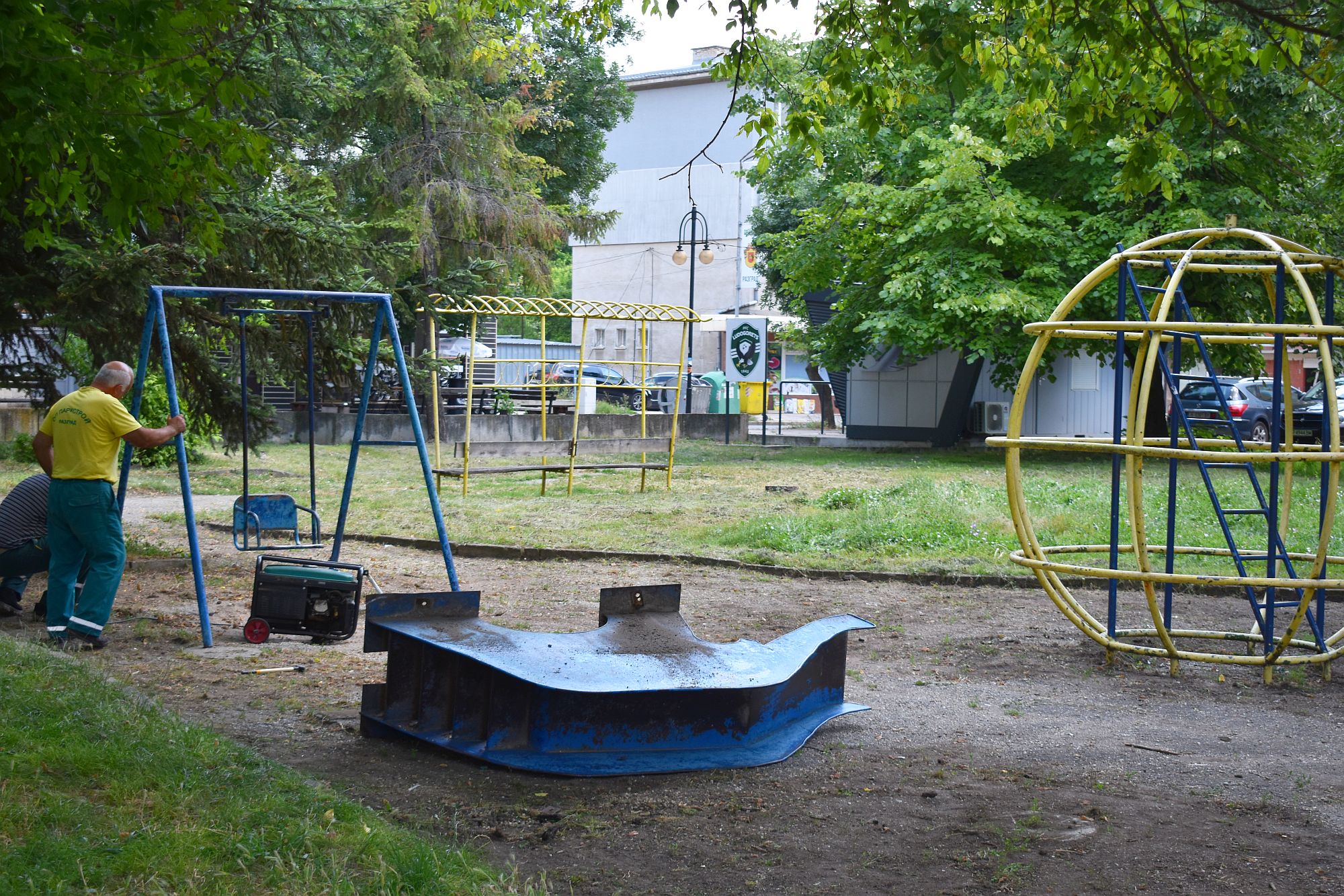 Служители от общинските предприятия Паркстрой и Ремонтстрой стартираха подготовката за