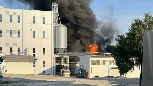 Почти е ликвидиран пожарът който възникна в завода за храни