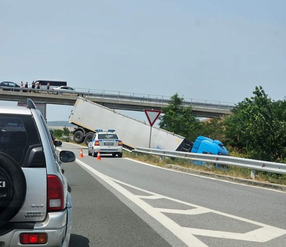 Километрично задръстване се е образувало на магистрала Тракия от Бургас