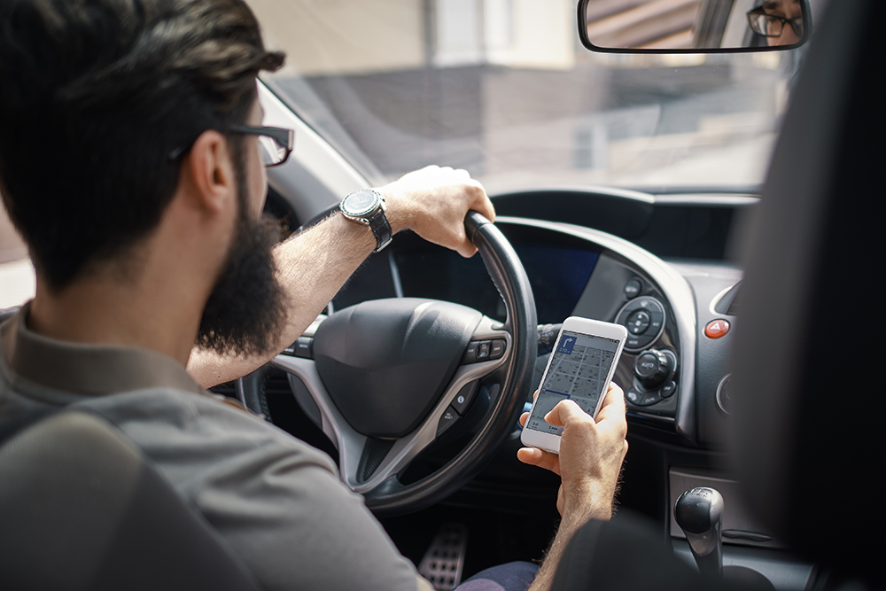 Около 5 от българските шофьори признават че използват мобилни телефони