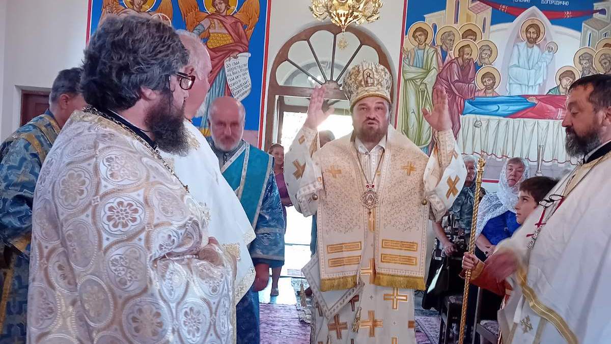 Днес е била извършена архиерейска служба в храм Възнесение Господне