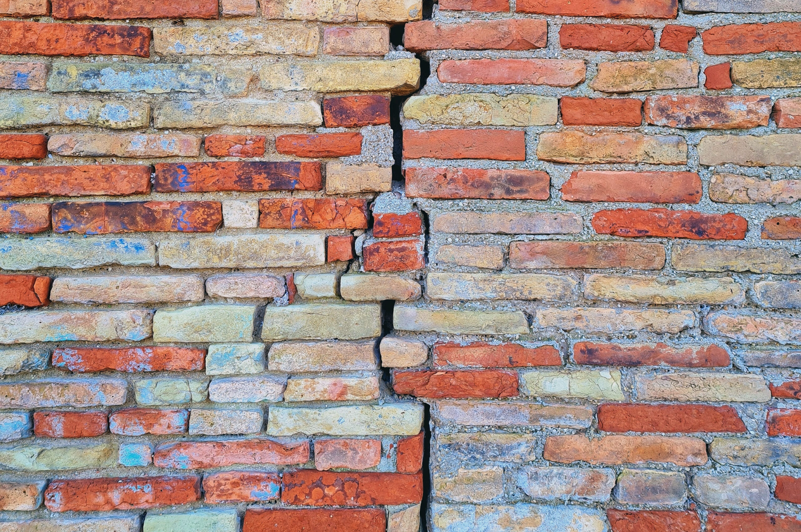 78 годишна жена е пострадала при частично струпване на зид в