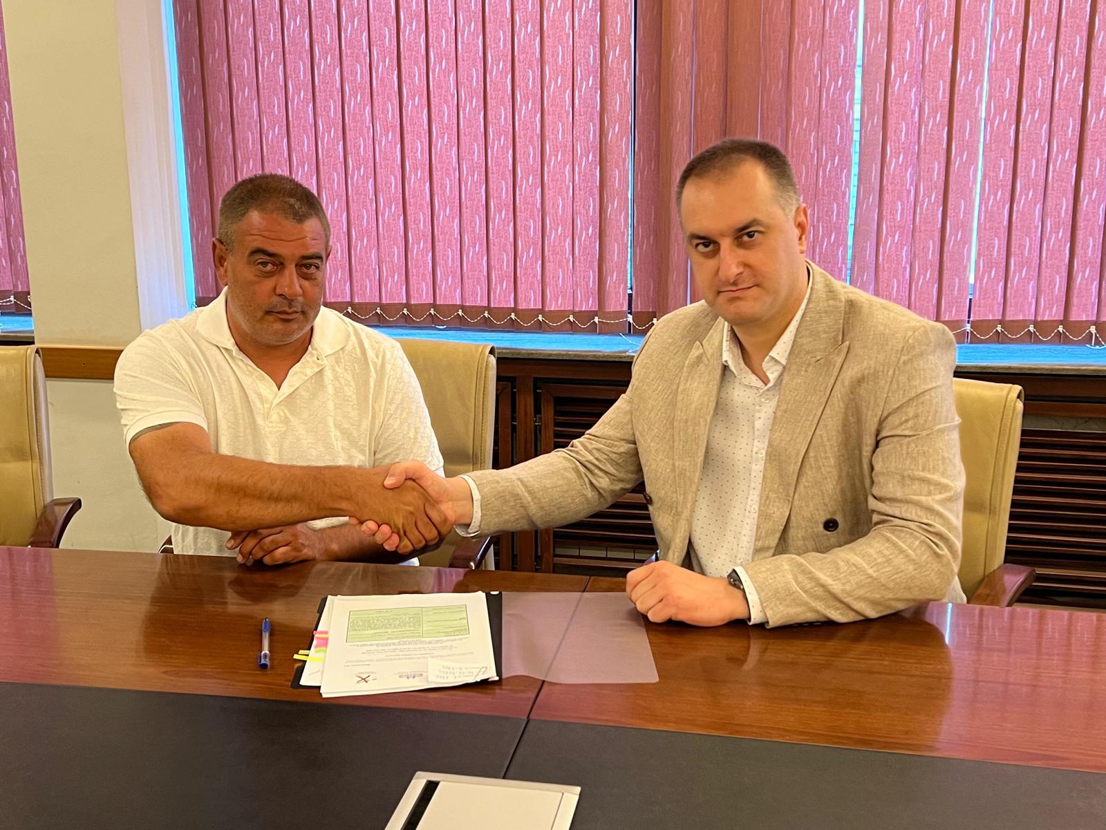 Заместник министърът на земеделието и храните доц Деян Стратев сключи договор