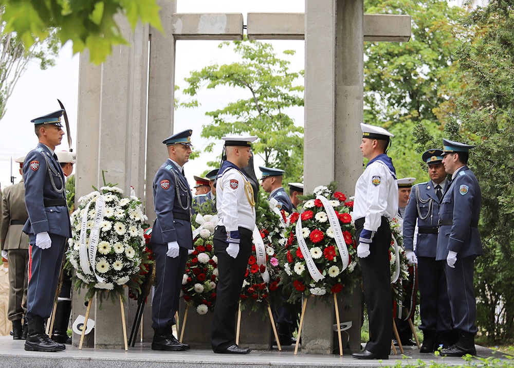 С едноминутно мълчание и вой на сирени Военномедицинска академия ВМА