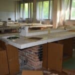 Изоставена сграда