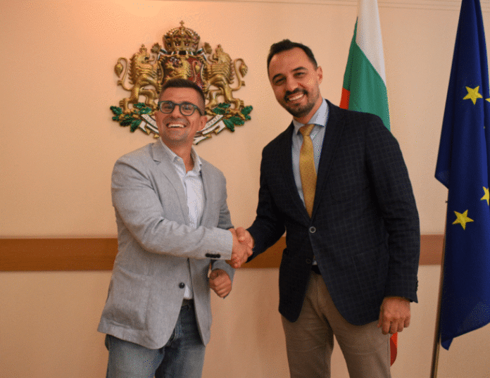 Андрей Арнаудов и министър Богдан Богданов