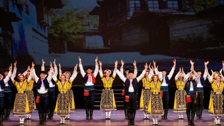 Фолклорен ансамбъл „Българе“