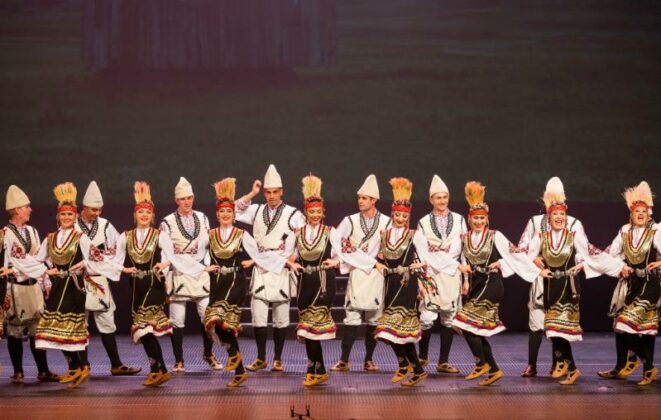 Фолклорен ансамбъл „Българе“