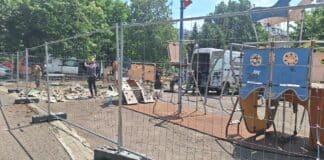 Детска площадка в ремонт