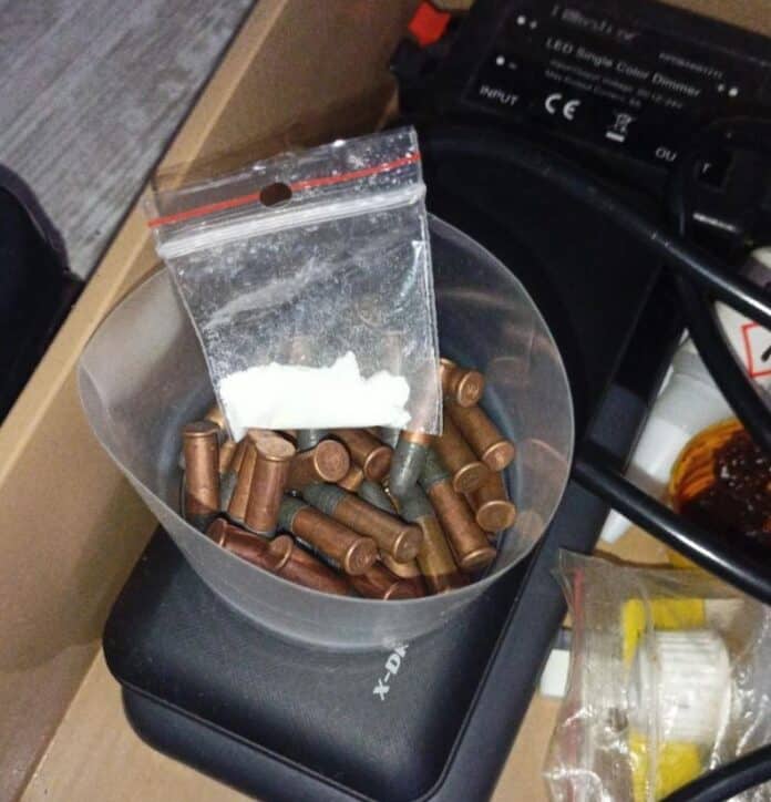 Наркотици и боеприпаси