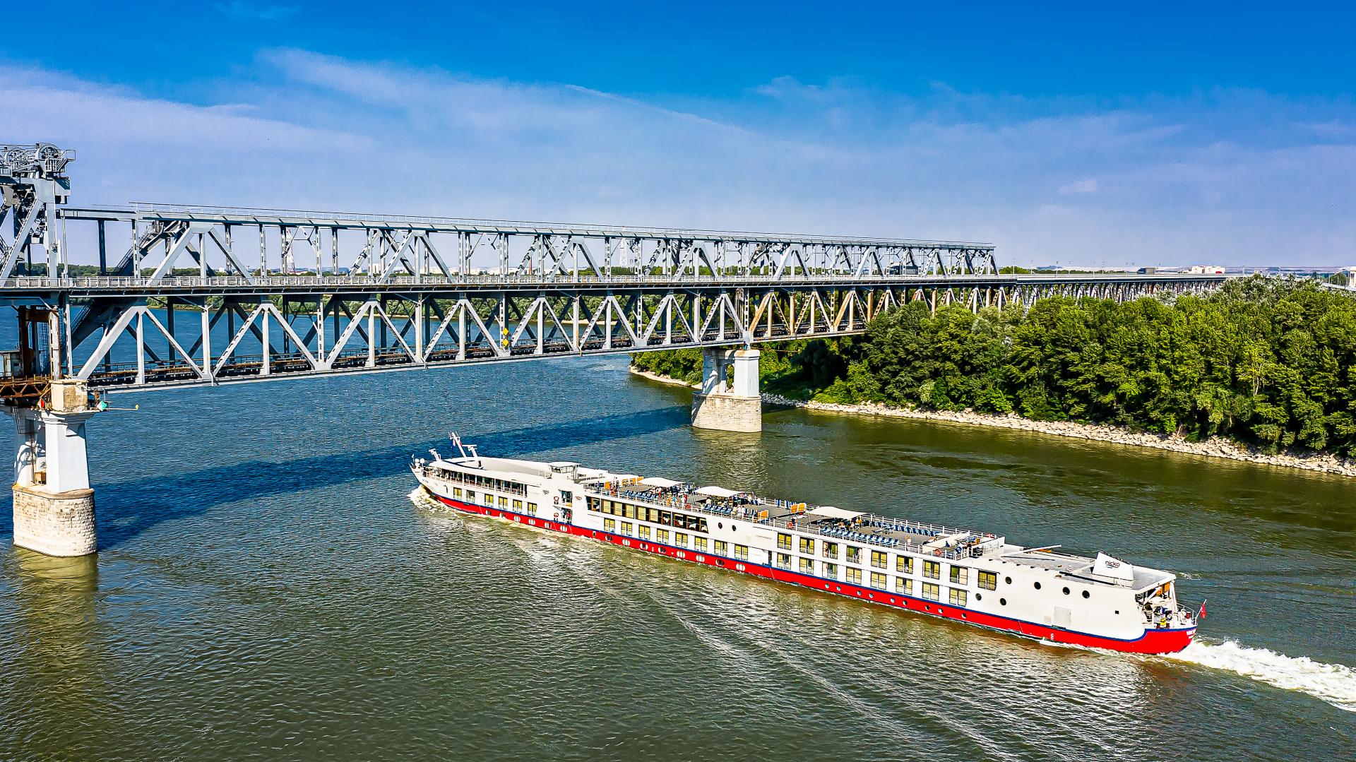 Търси се изпълнител при основния ремонт на Дунав мост между
