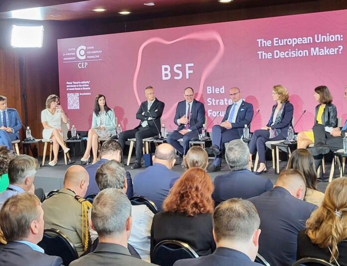 Стратегически форум