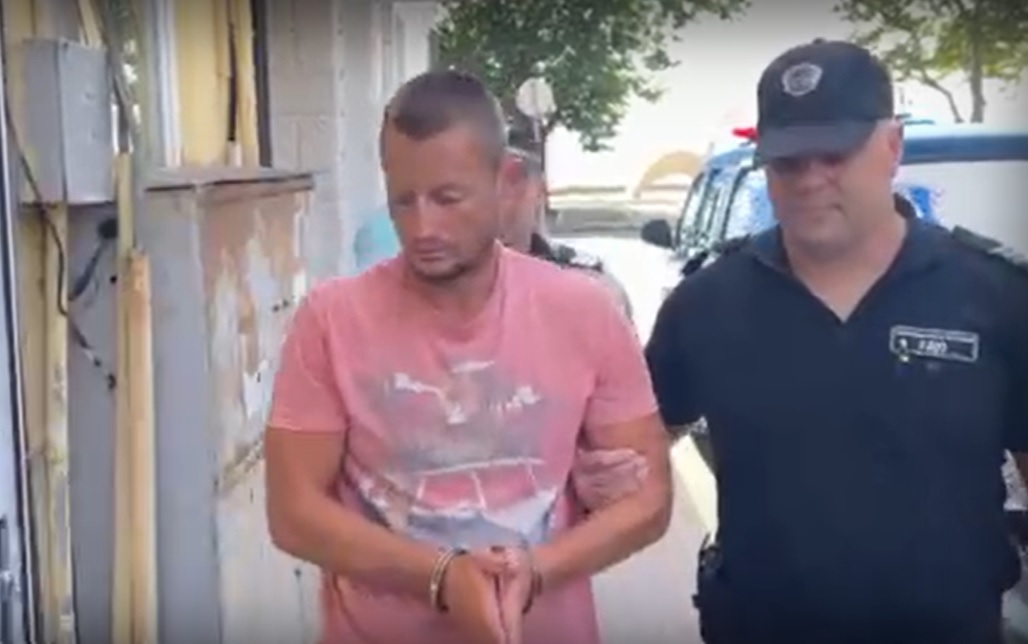 Съдът остави в ареста спасителя, ударил френски турист на плажа