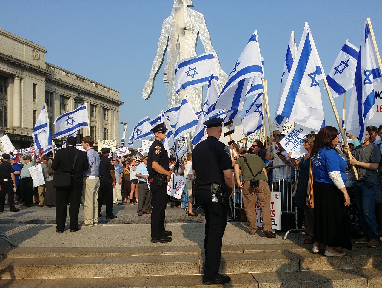 След като десетки хиляди израелци продължават да се присъединяват към