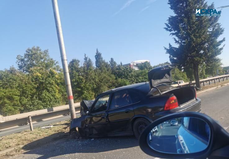 Тежка катастрофа затруднява движението на околовръстното в посока к с Меден