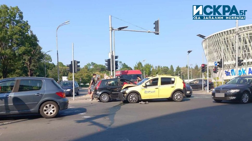 Катастрофа е възникнала на натоварен булевард в Бургас Това съобщи читател