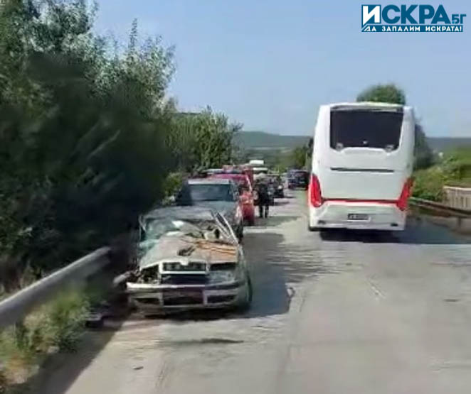 Катастрофа. Снимка: Искра.бг
Катастрофа между две коли на пътя между Бургас