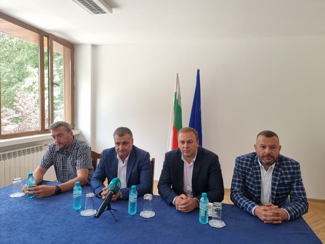 Кметовете на Ракитово, Сърница и Велинград се противопоставят на намерението
