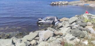 Автомобил в морето