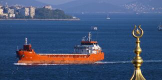 Кораб по Босфора.