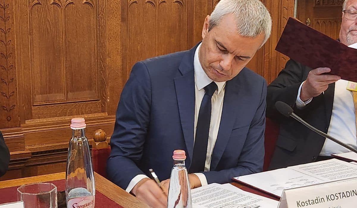 Лидерът на Възраждане Костадин Костадинов обяви че вчера е присъствал