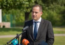 Министър Калин Стоянов