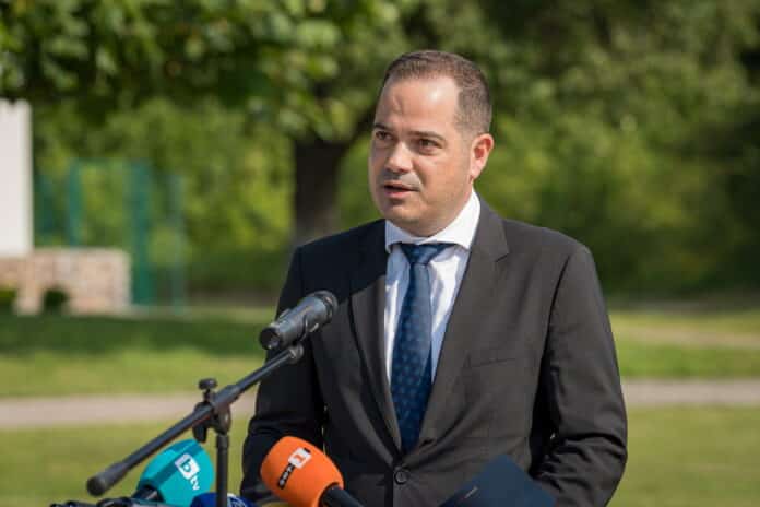 Министър Калин Стоянов