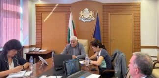 Министър Кирил Вътев и екипът му