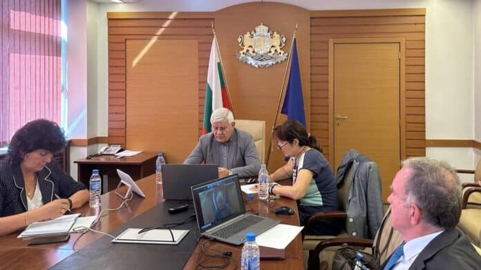 Министър Кирил Вътев и екипът му