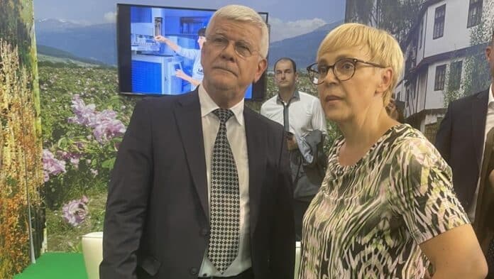 Министър Кирил Вътев и Ирена Шинко