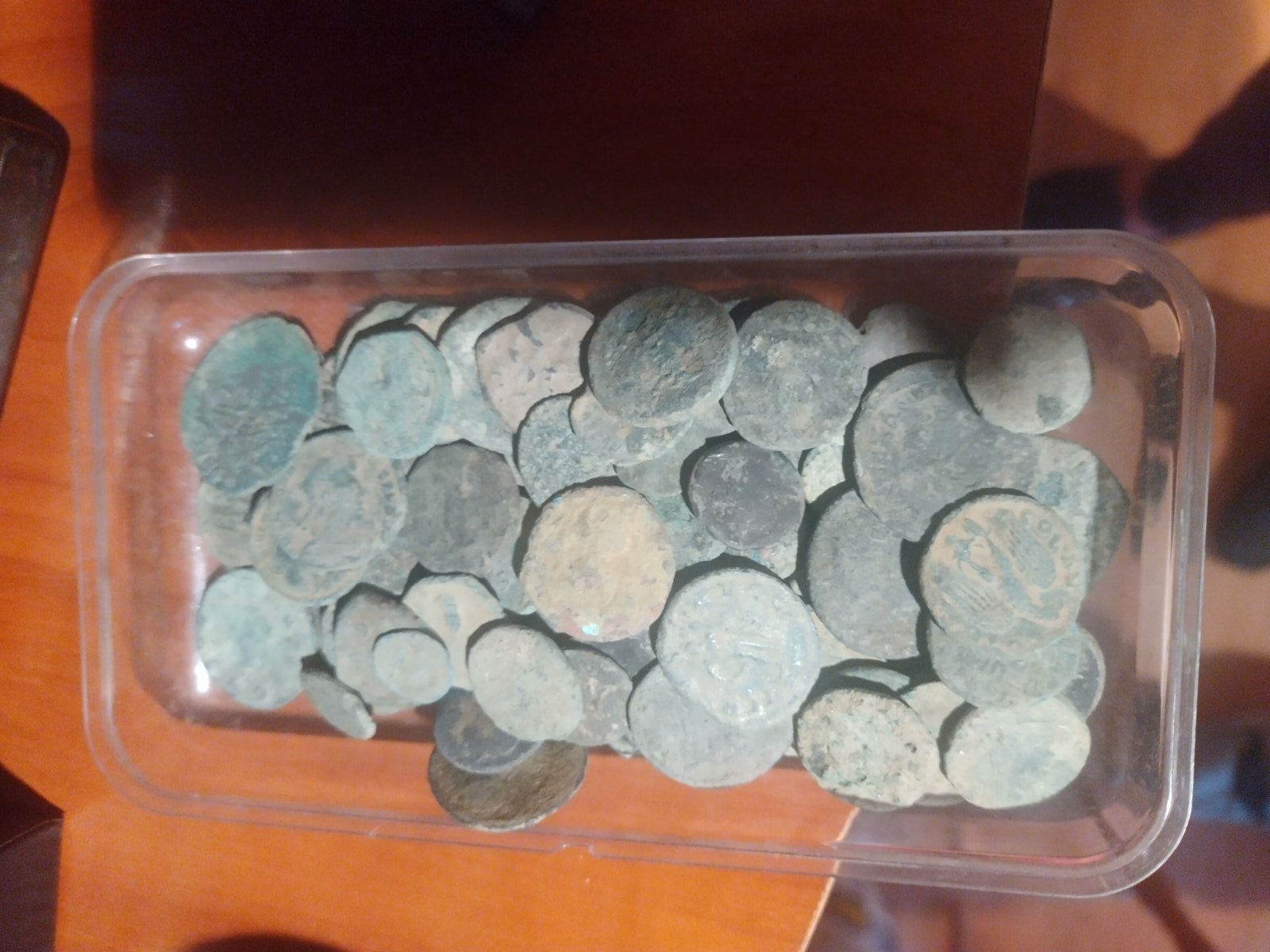 79 монети бронз и сребро от античността са били намерени