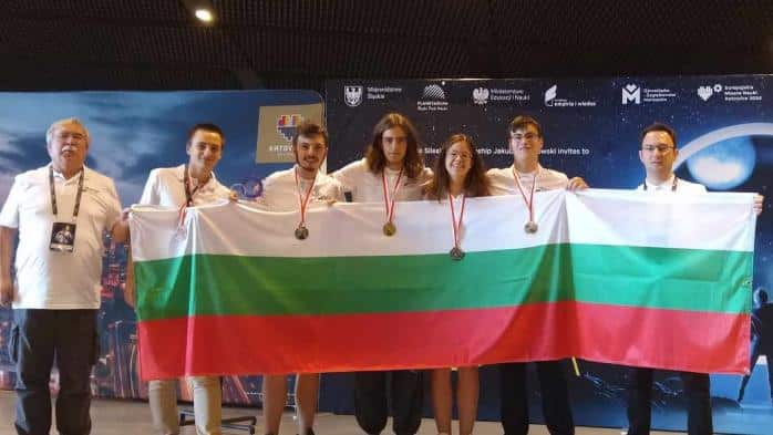 С пет завоювани медала се завърнаха най-добрите български ученици по