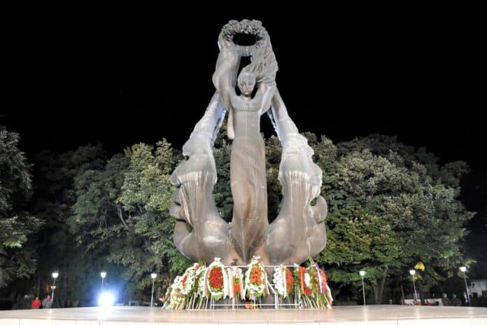 Паметник "Съединението на България-1885 г."