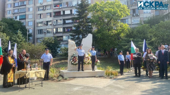 Паметник в памет на Йордан Илиев и Атанас Градев